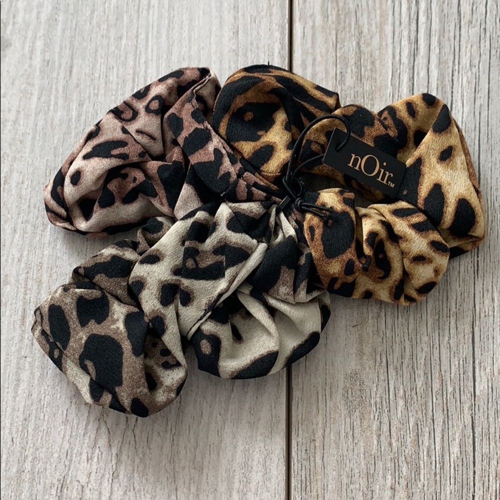 3 nOir Scrunchies